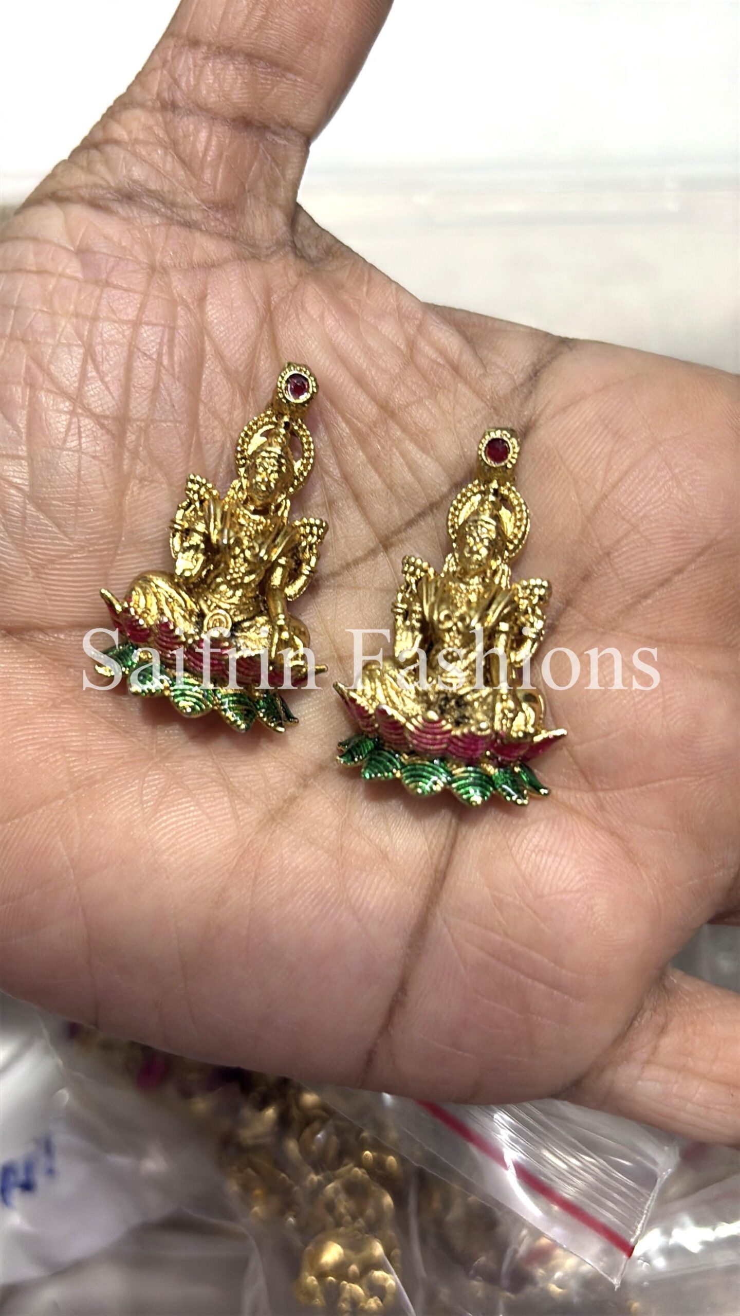 lakshmi-pendant-d27