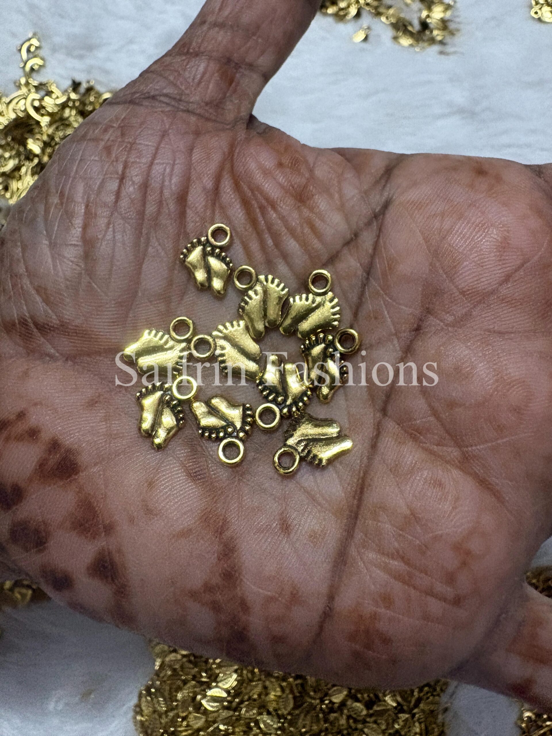 mt-double-leg-charm-pendant