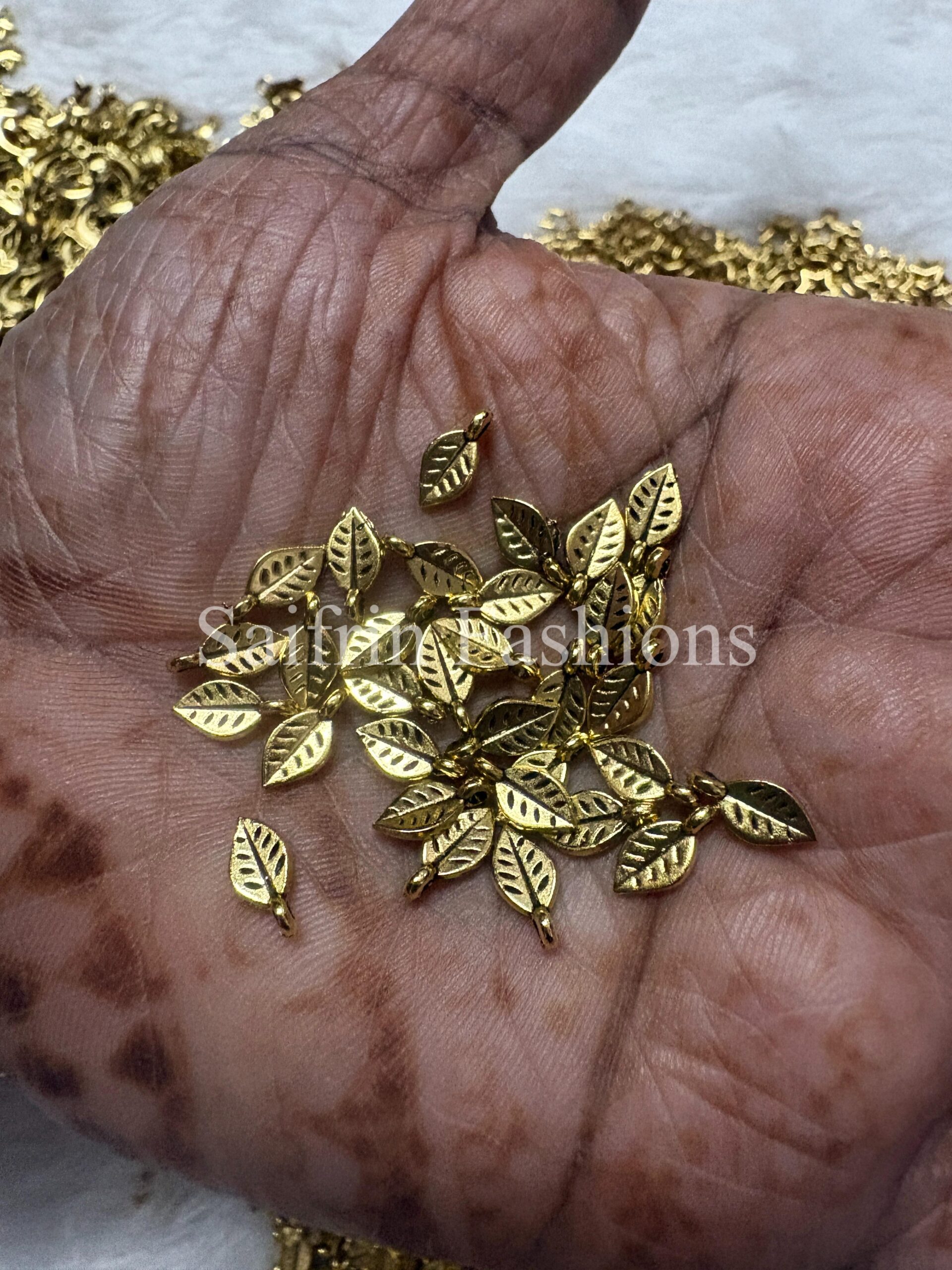 mt-leaf-charm-pendant