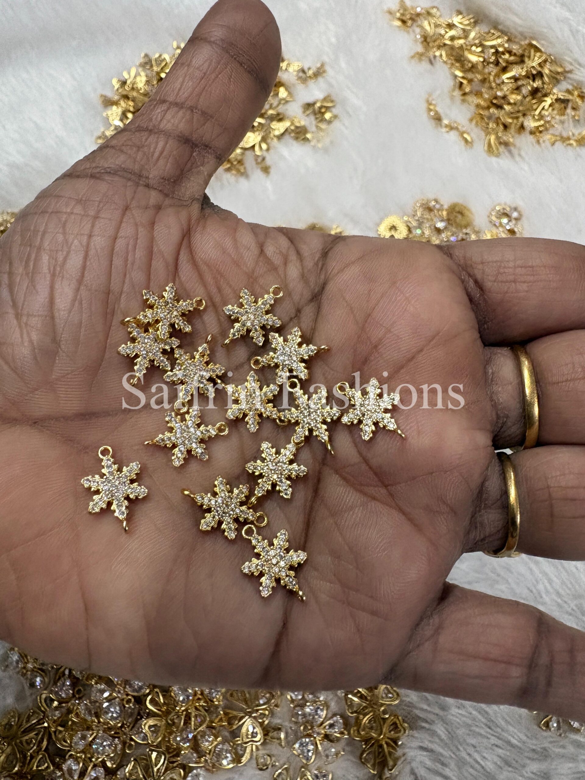 diamond-replica-star-pendant