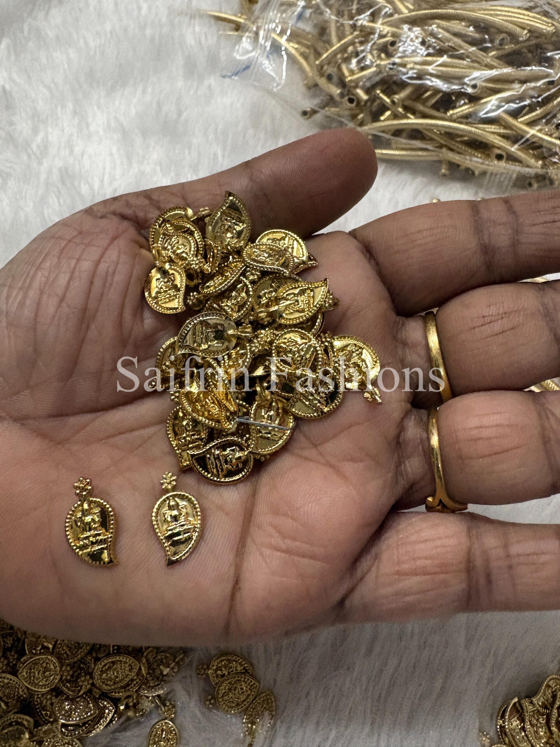 mango-lakshmi-pendant